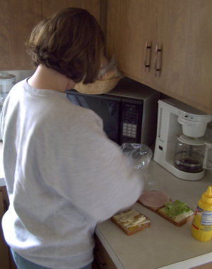 sheedlo making turkey sammiches